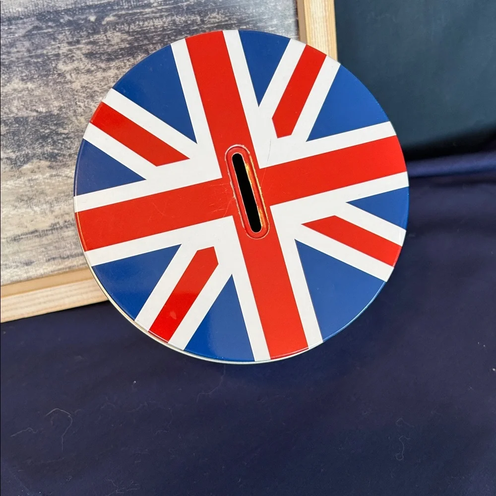 Coin bank Round can with slit in top Union Jack Money bank British flag can